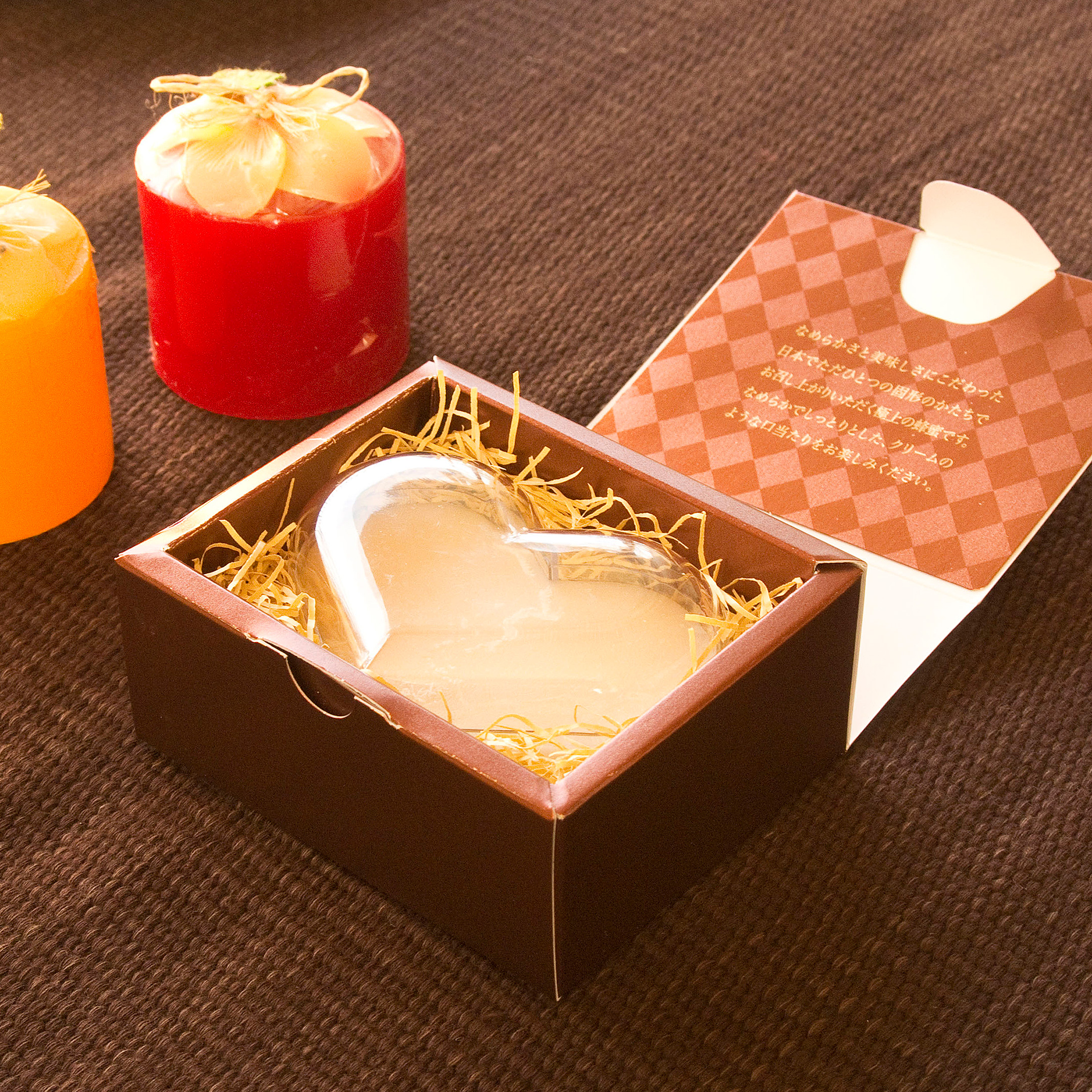 スプーンで頂く白い蜂蜜(箱みつ)